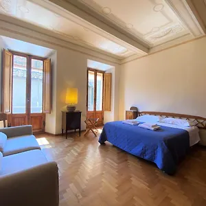 Apartment La Fonte-with Balcony Close By Piazza Del Campo, Siena